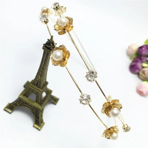 Elegante cerchietto dorato a doppio strato con rose in metallo, perle e strass lucenti