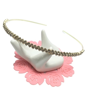 Eleganter goldener gewellter Metallhaarreif mit zwei Reihen glitzernder Strasssteine