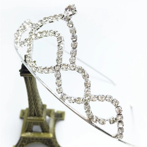 Serre-tête tiare argenté élégant avec strass étincelants et design en cristal