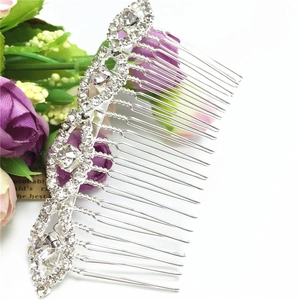 Brauthaarkamm in Silber mit Strasswellen und 17 Metallzähnen für elegantes Haarstyling