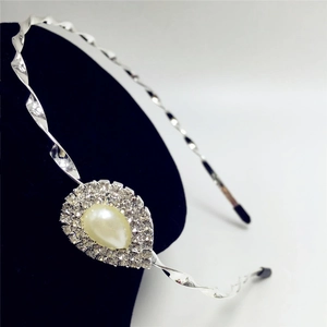 Serre-Tête Élégant En Alliage Torsadé Fin Avec Künstliche Perle Artificielle En Forme De Goutte Et Strass Brillants Pour Femmes Ton Argent