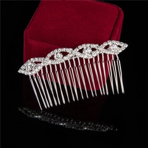 Eleganter Brauthaarkamm mit geometrischen Silber-Strass-Mustern für Hochzeitsfrisuren
