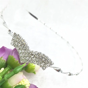 Serre-Tête Argenté à Nœud Papillon et Strass Style Coréen Doux Cœur Bandeau Mince Accessoires Cheveux Mariage Fête Femme