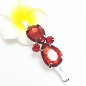 Barrette à cheveux élégante de style coréen avec cristaux rouges et base en métal argenté