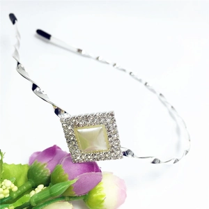 Elegant silver metal headband featuring a square pendant with pearl and rhinestones