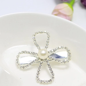 Eleganter Strass Blumen Haarklammer Mit Künstliche Perle Silber Legierung Entenschnabel Clip Funkelnde Kristall Haarnadel Damen Haarschmuck