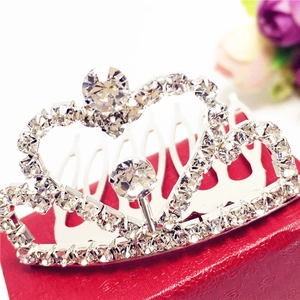 Peigne à cheveux couronne cœur en strass pour enfants et mariées sur boîte à bijoux