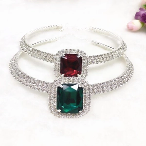 Collier Ras du Cou de Luxe en Alliage Plaqué Argent Avec Grand Pendentif en Strass Rectangulaire Bijoux Élégants Vintage pour Femmes Banquet Fête Mariage