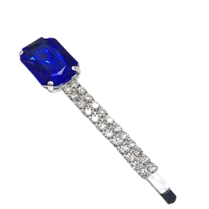 Barrette à cheveux argentée avec pierre carrée bleu marine et rangées de cristaux
