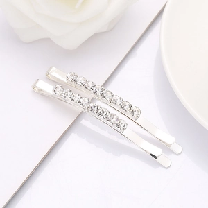 Barrettes à cheveux argentées élégantes avec strass brillants sur roses blanches