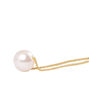 Collier minimaliste en or avec un seul pendentif perle blanche lustrée sur chaîne fine