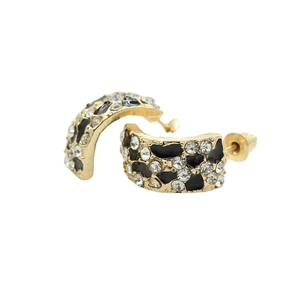 Boucles d'oreilles dorées en C avec cristaux blancs et motif léopard en émail noir