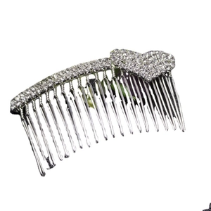 Peigne à cheveux élégant en alliage d'argent avec strass en cœur pour mariées