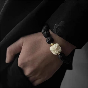 Bracelet en pierre volcanique pour homme avec pendentif lion blanc et perles dorées