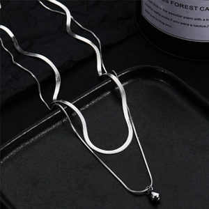 Collier double couche en acier titane avec pendentif en forme de goutte d'eau minimaliste