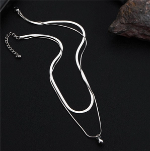 Collier double couche en acier titane argenté minimaliste avec pendentif goutte d'eau