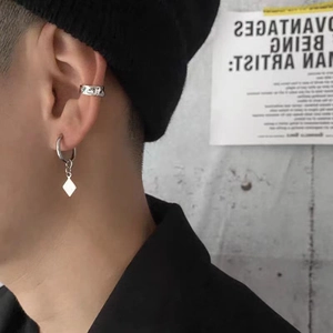 Ensemble minimaliste de boucles d'oreilles losange et ear cuff en acier titane argenté chic