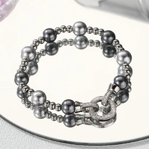 Bracelet en perles de Tahiti dégradées avec un grand fermoir circulaire serti de zircons