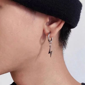 Pendientes de aro con colgante de rayo en plata pulida para hombre y mujer en modelo