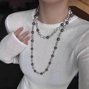Collier de Künstliche Perles d'Imitation de Luxe Avec Künstliche Perles en Acier au Titane et Fermoir Rond en Zircone Gris Argent pour Bijoux de Fête Femme