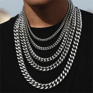 Set di cinque catene cubane in argento lucido a strati per uno stile hip-hop