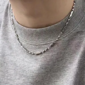 Collana Möbius da uomo in acciaio al titanio argento con catena a maglie ritorte
