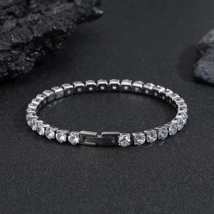 Bracelet tennis classique en argent avec zircons AAA scintillants sur une seule rangée
