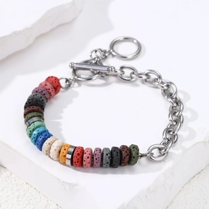 Farbenfrohes Lavastein Armband aus Edelstahl mit klassischem OT-Knebelverschluss Design