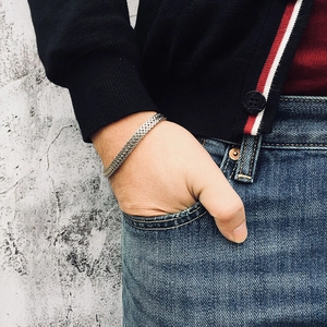 Bracelet pour homme en acier inoxydable avec maille tressée et finition argentée élégante