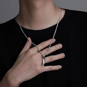 Collier avec pendentif météorite vintage pour homme avec chaîne en maille argentée