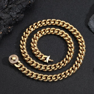 Collana a catena cubana dorata da 10mm lucida con chiusura circolare in cristallo ghiacciato