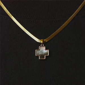 Stainless Steel Mother Of Pearl Cross Pendant Necklace For Men Women Simple Herringbone Snake Chain High End Fashion Jewelry