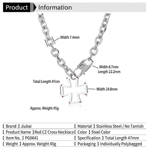 Collier à chaîne cubaine en acier titane avec pendentif médaille croix en diamant rouge
