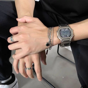 Hip-Hop-Armbandset mit schwarzem quadratischem Anhänger und Titanstahlringen für Herren