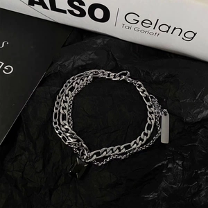 Hip-Hop-Armband aus Titanstahl mit schwarzen Steinen und silbernen Panzerketten im Lagenlook