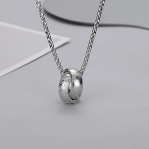 Men's double-ring titanium steel necklace with paisley engraving and box chain