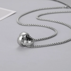 Titanium steel double-ring necklace with vintage Paisley engraving and box chain link