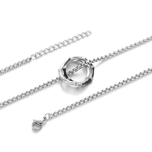 Collier pour homme avec deux anneaux entrelacés style bambou, finition argent et noir