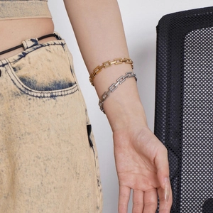 Chunky minimalist cuban link chain bracelets in gold and silver finish for unisex style
