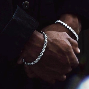 Set di due bracciali da uomo con catena a corda ritorta in acciaio inossidabile argento