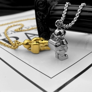 Titanium Steel Astronaut Pendant Necklace For Men Women Hip Hop Spaceman Robot O-Chain Jewelry Polished Silver Gold Finish