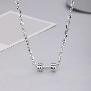 Collana con pendente a manubrio in acciaio inossidabile argento lucido e catena a croce