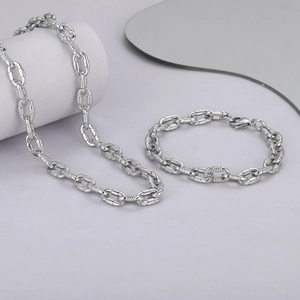 Ensemble collier et bracelet à maillons en O en acier inoxydable au design industriel texturé