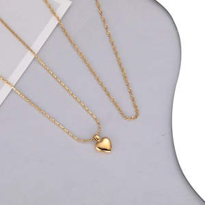 Collier double couche en acier titane doré avec pendentif cœur minimaliste pour femme