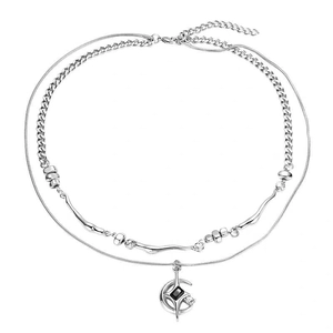 Collier double rang argenté avec étoile et lune au design de texture de lave