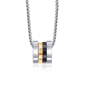 Collana con pendente a cilindro in acciaio al titanio e anelli tricolore con numeri romani