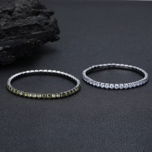 Bracciali elastici hip-hop con zirconi verdi e trasparenti scintillanti su base argento