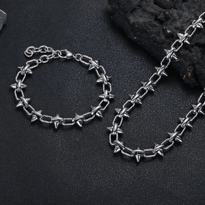 Parure de bijoux punk en acier titane avec pointes rivets sur bracelet et collier