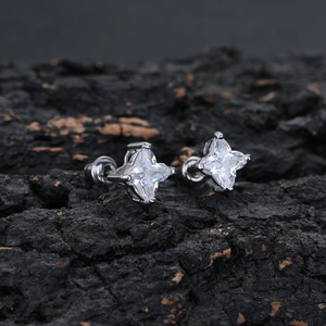 Boucles d'Oreilles Clous en Acier au Titane Trèfle à Quatre Feuilles Zircone Étincelante Étoile en Croix pour Hommes Femmes Bijoux