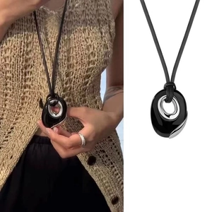 Collier Pendentif Agate Noire Minimaliste Avec Métal En Alliage Géométrique Longue Chaîne De Pull En Cordon Cuir Pour Femme